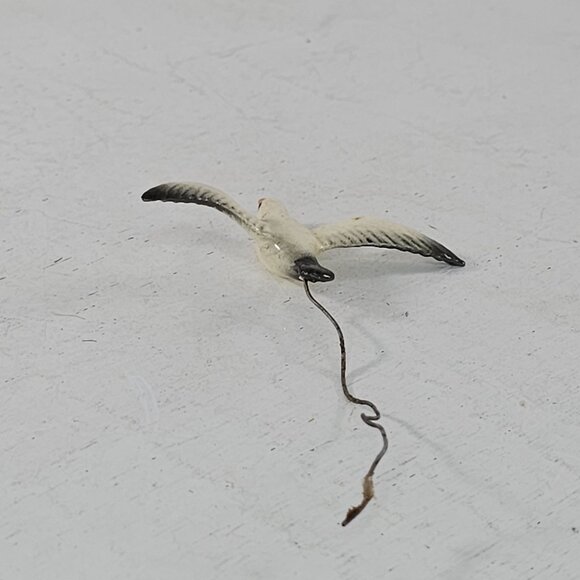 Hagen Renaker Seagull Flying On Wire Miniature Figurine *Chip* - Picture 6 of 8
